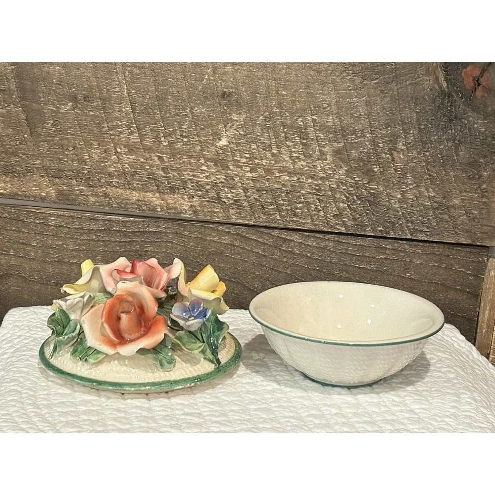VTG Round Trinket Jewelry Box Ceramic Porcelain‎ Raised 3D Flowers 5x4.5